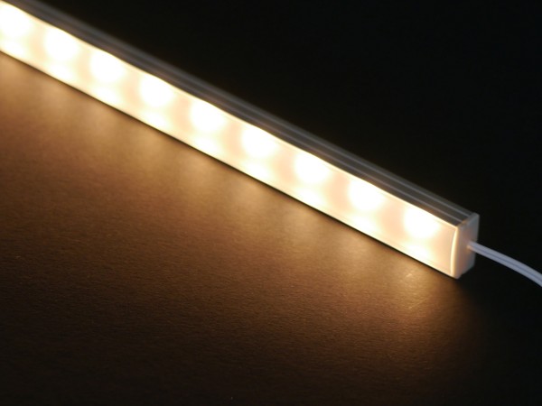 schlanke filigrane LED Lichtleiste Fenja in warmweiß 2700K, 700
